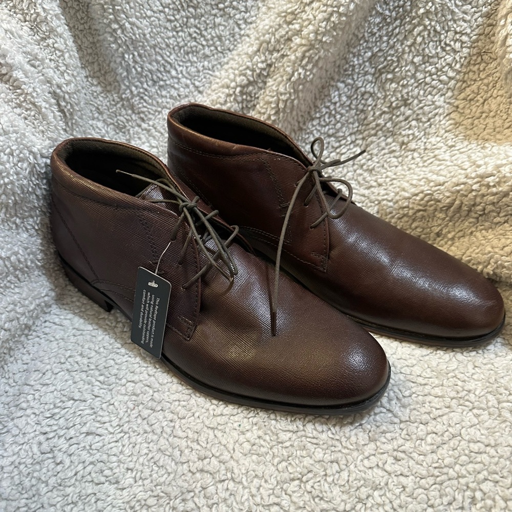 Redtape Chukka boots